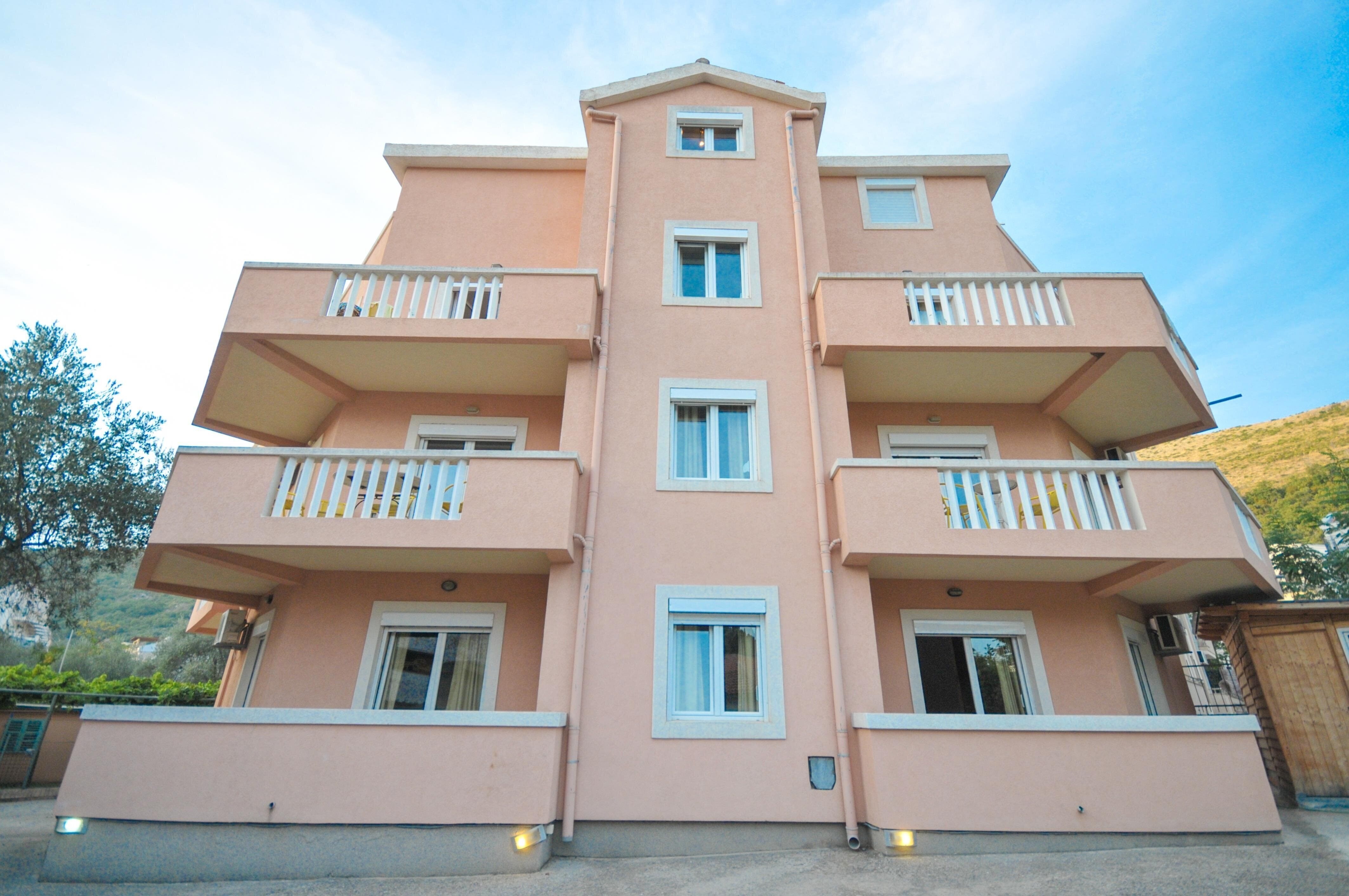 Отель Medin Orange Apartments 3*